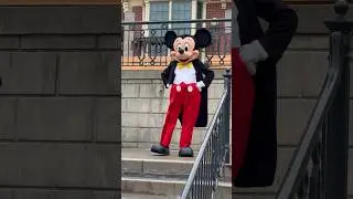 Hey Mickey! #disneyland #disneyparks #mickeymouse #mickeyandfriends #disney #waltdisney