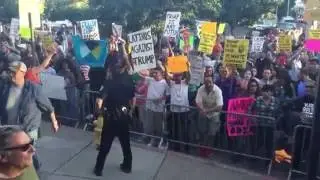 Anti-Trump protesters riot, breach barricades in Albuquerque, New Mexico