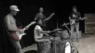 ELDANKA: Telegrapf Jungle (surf, rautalanka)