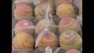 Vietnamese snapping up traditional, modern moon cakes ahead of Mid Autumn Festival