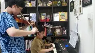 Latihan siswa Piano Biola Bali
