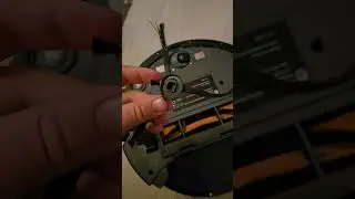 How to change side brush on Phillips HomeRun XU3100/01 Robot Vacuum Cleaner