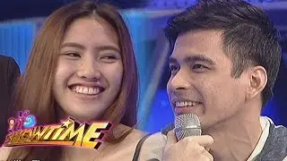 It's Showtime: Evan meets Pastillas Girl