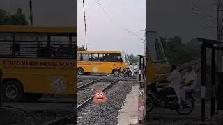Train cross school bus omg 😡🙄 #shorts #trending #ytshorts