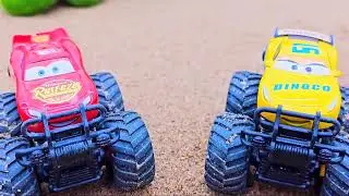 lighting McQueen mencari dinosaur di dalam goa - funny stories toy car