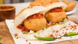 आज नाश्ते में बनाते हैं मुंबई का फेमस वड़ा पाव - Live cooking || ​#VadaPav #MumbaiStreetFood