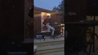 Alan Johansen med 2 Elvis låter
