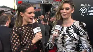 Tove Lo Red Carpet Interview - AMAs 2015