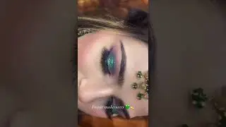 Beautiful eye makeup tutorial 💚 #youtubeshorts #makeup #viralshort #eyemakeuptutorial #ytshorts