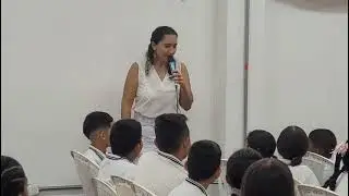 La escritora Elizabeth Molina visita la IERA en Cali