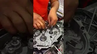 Honda cb150f engine repair / Honda bike service center in Lahore /pakistan Honda showroom #honda