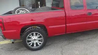 2006 CHEVROLET SILVERADO SITTING ON 20