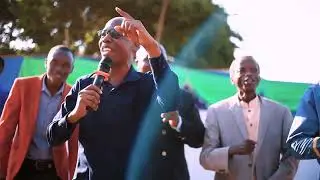 MWALIMU SSOZI JORAM performing on Siku moja live concert by Muungano choir