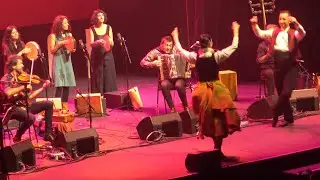 Fet&eacute;n Fet&eacute;n + Alba Chac&oacute;n, Esther S&aacute;nchez, Isabel Mart&iacute;n -percu- & Jaime Puente & Noem&iacute; Orgaz, baile