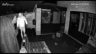 Bewoner jaagt inbrekers weg via intercom