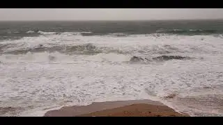 Wild Waves & Strong Wind on the British Seaside &mdash; Foamy Rough Sea 🌊💨🇬🇧