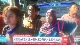 Histeris!!! Keluarga korban bom kampung Melayu tak terima anak nya menjadi korban bom bunuh diri.
