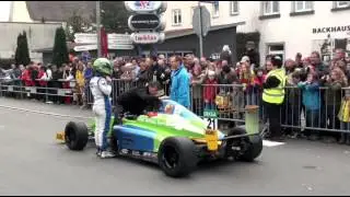 Michelle Halder und ihr Formel 4 Rennwagen in Meßkirch