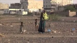 IDPs fleeing Yemen's Mokha adapt to 'miserable life' in camps