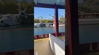 Прогулка на лодке от водопада Сапфир до городской набережной. #universalstudios #boat