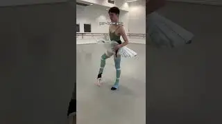 This is sooo funny! 😂😂😂 Credits to belle_urwin #freemovementsolutions #dance #dancers #performer #pe