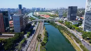 Voando no Rio Pinheiros - narrado