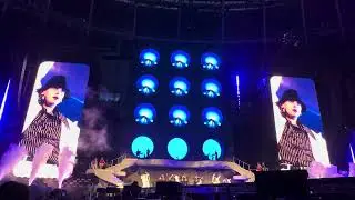 Ещё хочу & Кавалер-Револьвер &ndash; Zivert (Live, Шоу &laquo;ГДЕ-ТО В РЕТРО&raquo;, 2025)