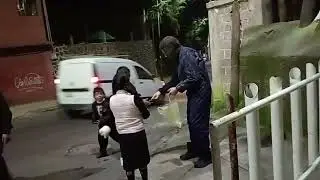 REGALANDO DULCES!!! en D&iacute;a de Muertos