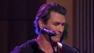 Pete Murray performs his new song 'Home to Me' live on The House of Wellness