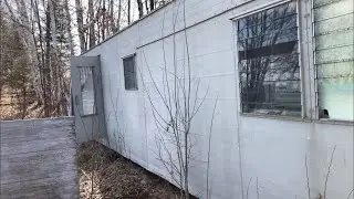 Exploring an Abandoned trailer home!
