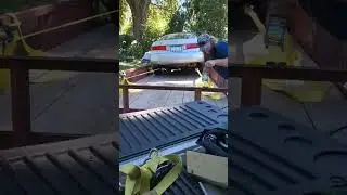 how to load a broken car onto a trailer with no winch yeeyee! please like and subscribe!