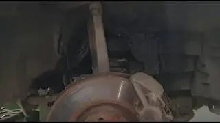 Mercedes W210 na wymianę górnych mocowań sprężyny.