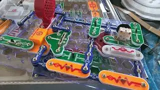 5 dollars garage sale Snap circuits AM radio receiver on 500 in one electronics kit