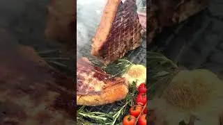 🔥 Cast-Iron Steak & Cheesy Fries &ndash; Wild Cooking in Deep Snow! ❄️🥩🧀