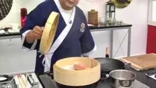 Wok con Iwao Komiyama: Salmón relleno con gambas y hongos en salsa de miso