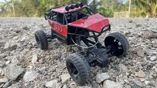 RC vs ROCKS Testing the Suspension on a Construction Site!