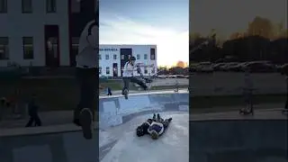 ТОП  трюков через людей от Вялого #skatepark