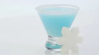 How to Make a Snowball Martini - Pinnacle Vodka #pinnaclevodka #mixology