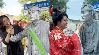 Beauty Got Into Arms Of Silver Statue Just To Read A Book 😂#silverman #statue #performance #funny