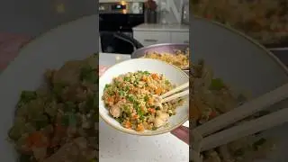 Жареный &laquo;рис&raquo; с низким содержанием углеводов и высоким содержанием белка