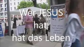 Stra&szlig;enmission in Pforzheim: WER JESUS HAT, HAT DAS LEBEN! Drei Stra&szlig;enprediger