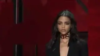 #ayajones & #lexiboling in #versace #fallwinter #2015 #2016 #fashion #show #catwalk