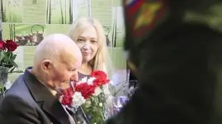Мини-парад онлайн в день 100-летнего юбилея ветерана в Самаре