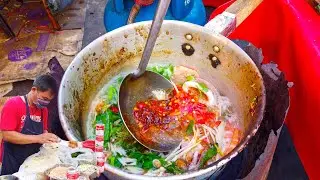 Famous Tom yum Mixed - Street Food Thailand | Tom Yum Soup Thai National Food