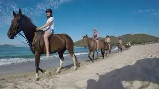 Retour de balade baignade sur la plage de Chiuni au CLG Ranch Cargese (Corse)