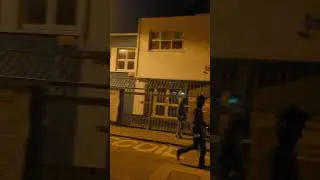 В районе бассейна Дублин 8 творится хаос: местные жители выбегают из центра IPAS 👌💚🇮🇪💯
