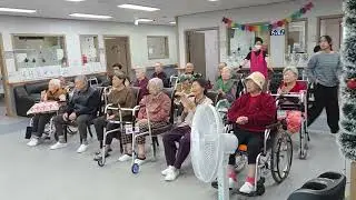 2026년 1월 6일 믿음 요양원 에서의 수기강사님 색소폰연주.~ 수은등 입니다. ☆☆☆☆☆  