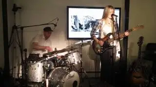 Anna Guder & musician / BOSE L1 Demo - MusikMesse 2013