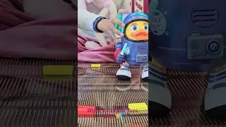 Поединок игрушек-астронавтов! 🚀 Таня тестирует &laquo;Танцующую утку&raquo; против &laquo;Галактического астронавта...
