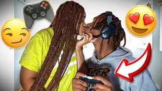 ОТВЛЕКАЮ МОЕГО ПАРНЯ, ПОКА ОН ИГРАЕТ В ИГРУ😍🎮! *Пошёл как по маслу*
